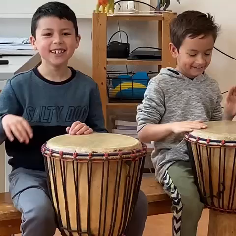 Muziekles van meester Floris en meester Guido in groep 4! 🎶