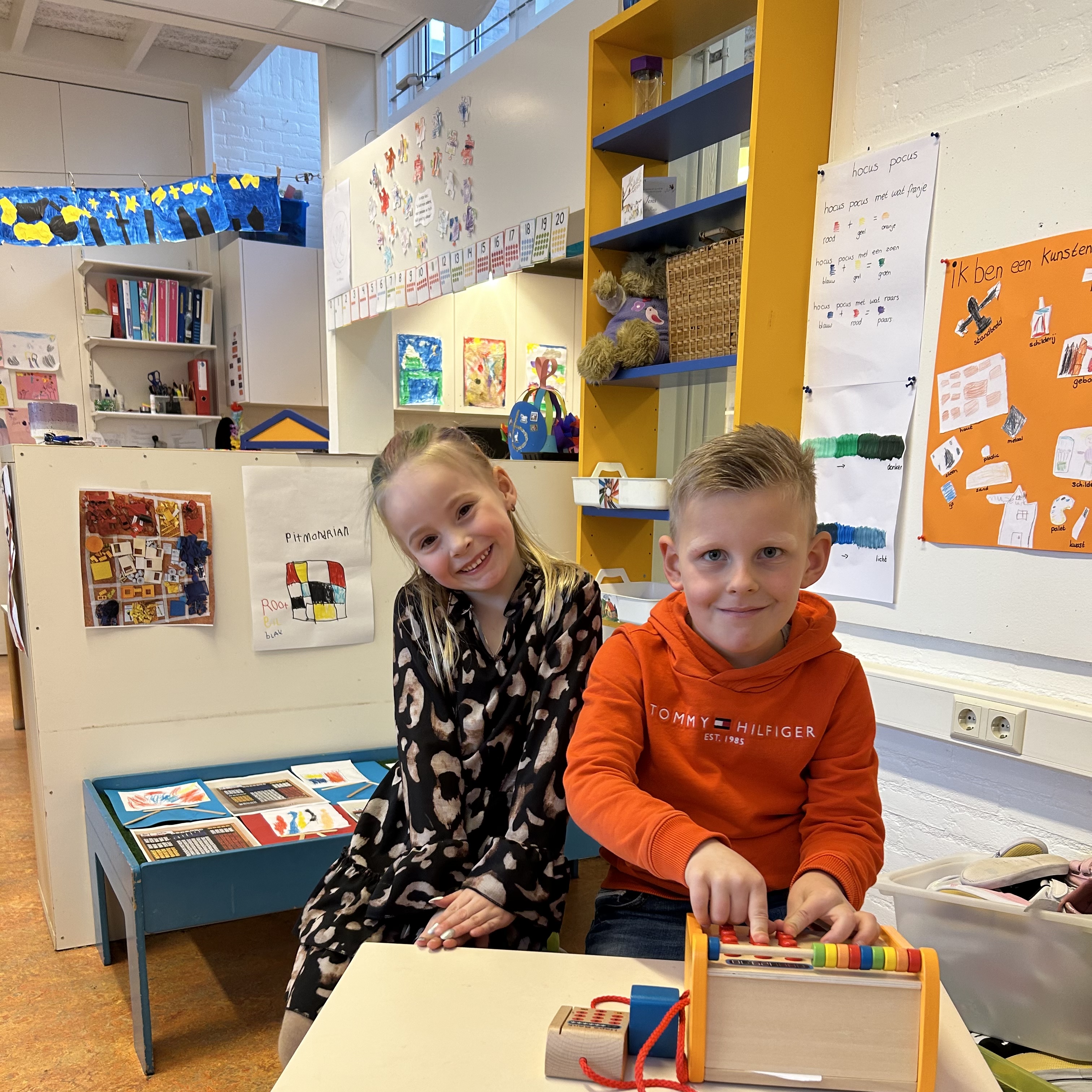 Welkom in ons museum! 👩🏻‍🎨  We hebben vandaag het thema kunst afgesloten. De kleuterklassen zijn omgetoverd toch echte musea, met als bezoekers: de ouders/verzorgers!