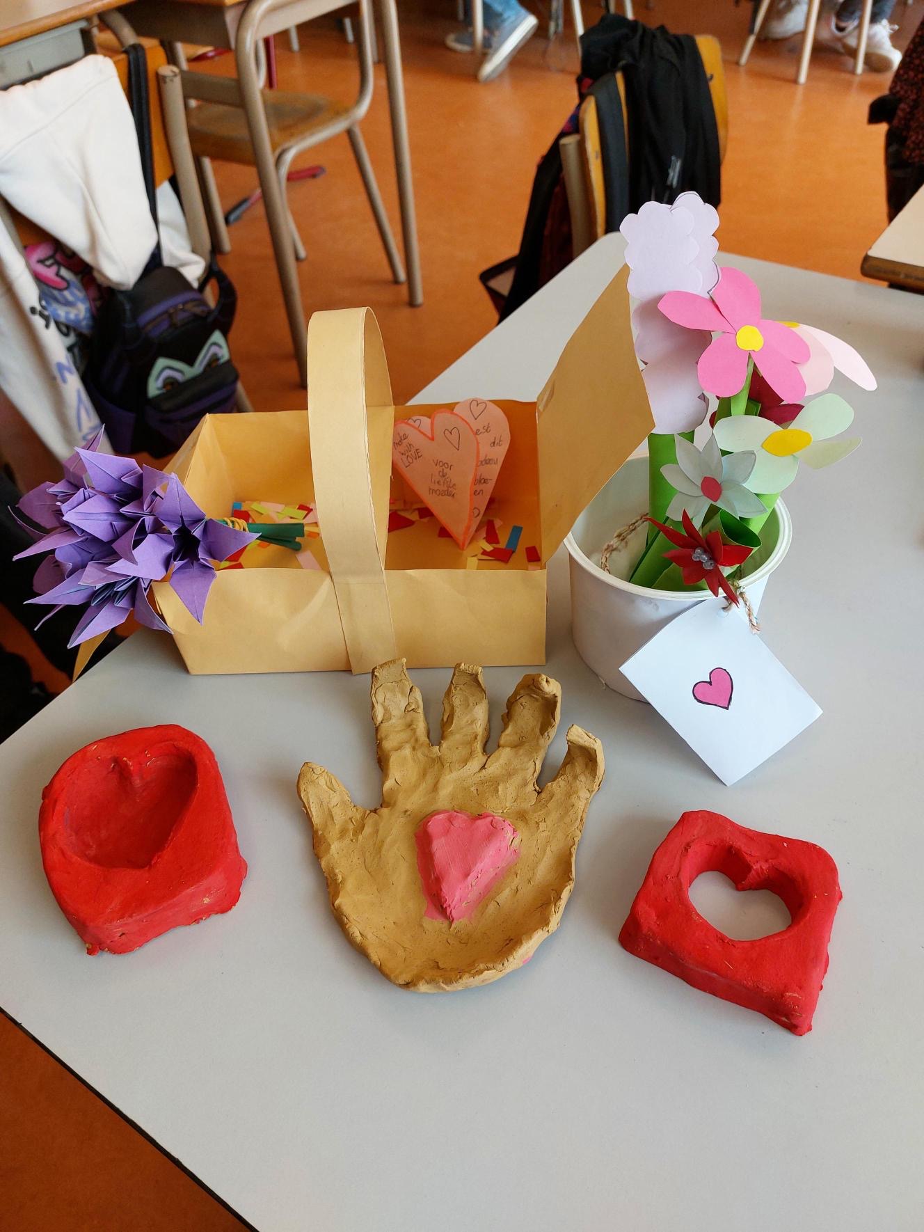 Fijne moederdag van de kinderen van de Familieschool! 💞