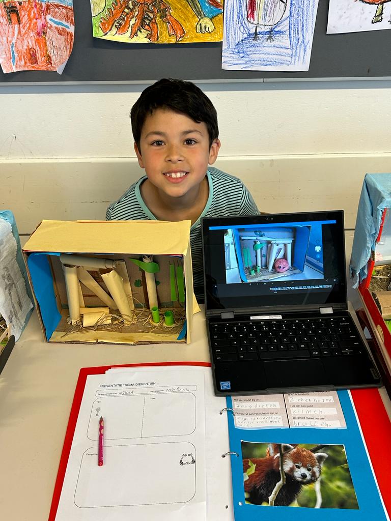Gister hadden de groepen 5 de afsluiting van het thema: De Dierentuin. Wat waren de kinderen trots om het gemaakte werk te presenteren aan hun ouders, broers, zussen, opa’s en oma’s! 🦧🦜🦒