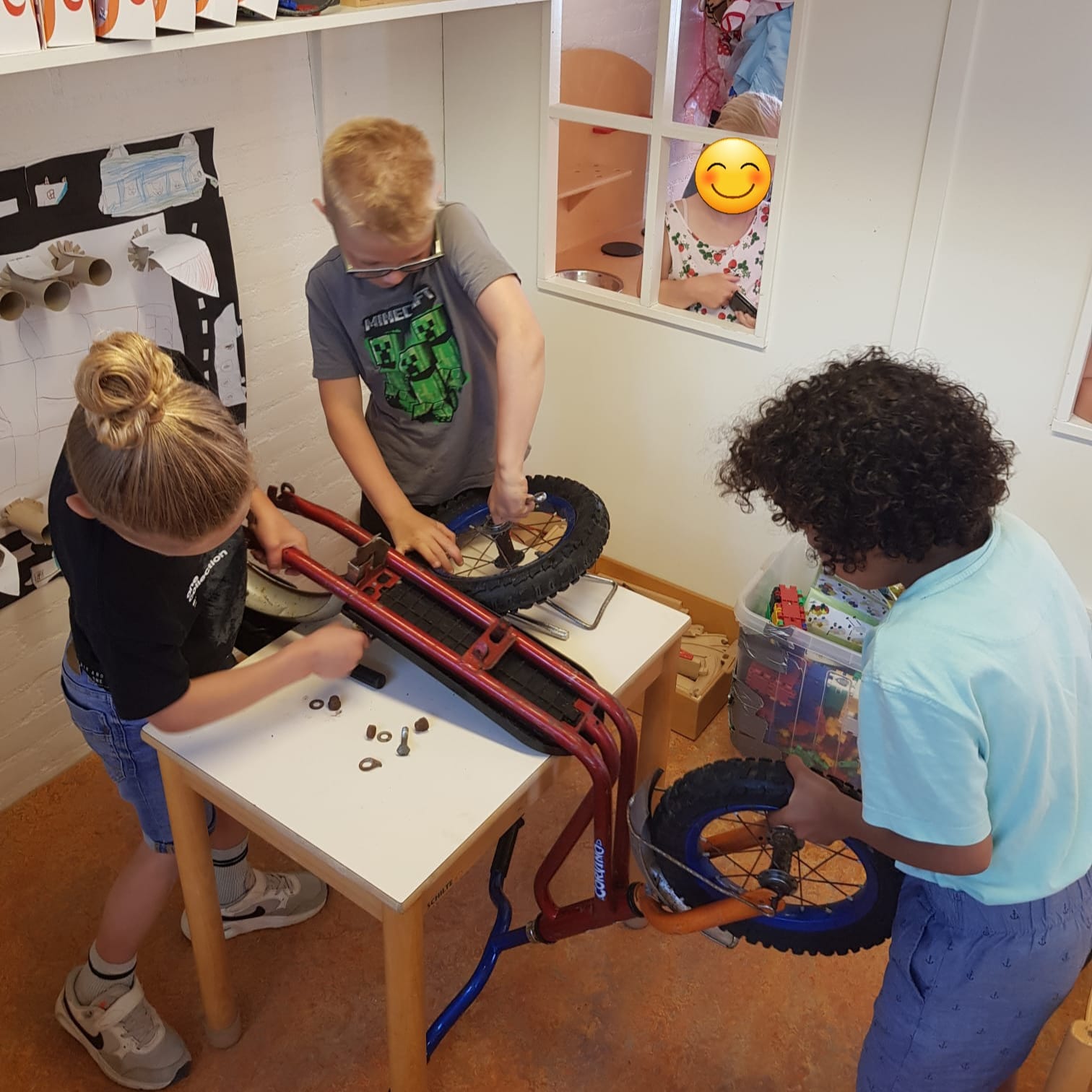 Tijdens ons thema 'Wij gaan op reis' ontdekken de kinderen meer over verschillende vervoersmiddelen. 🚗🛴✈️🚲 