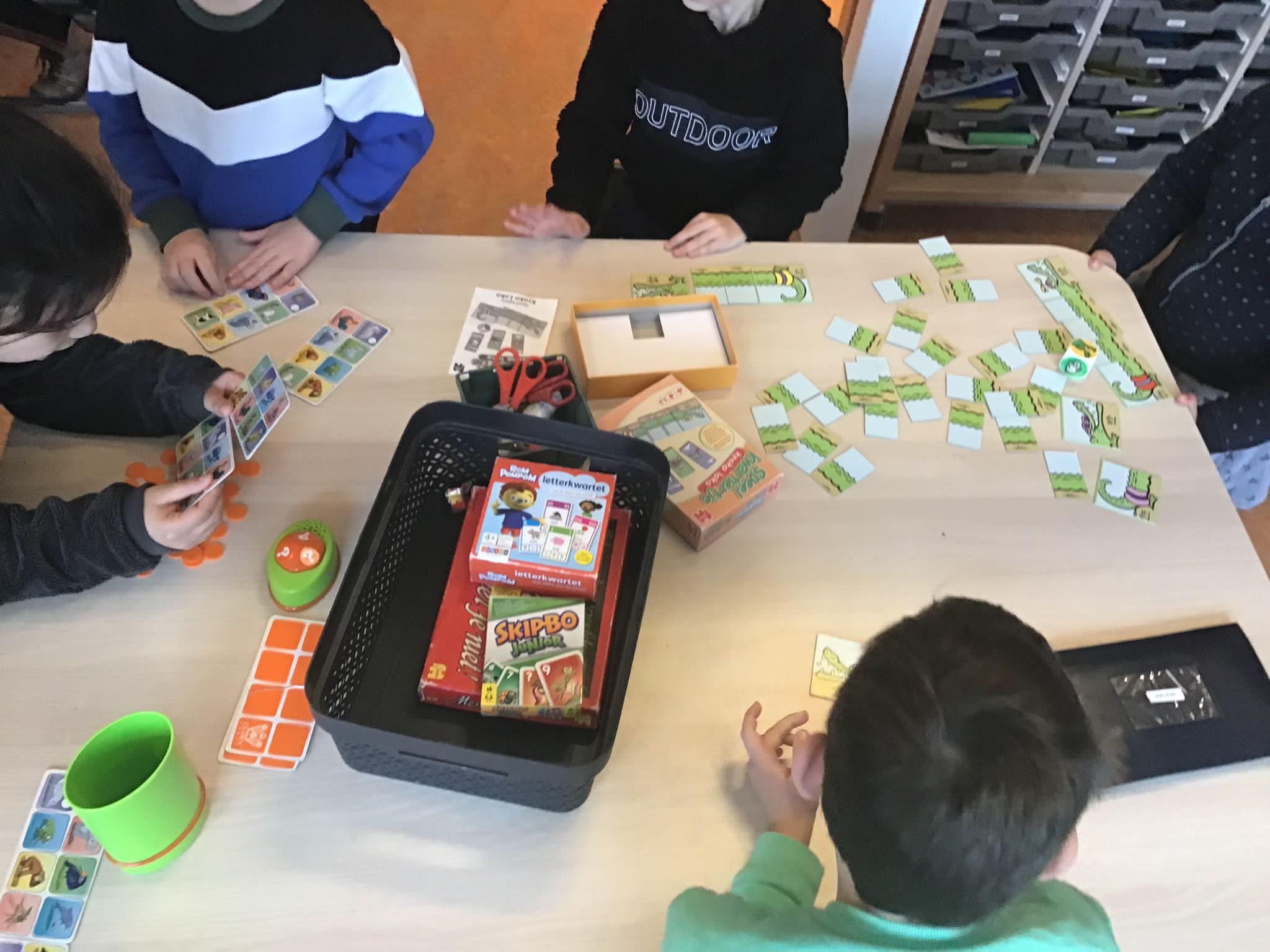 Spelletjes spelen en met Kapla bouwen 