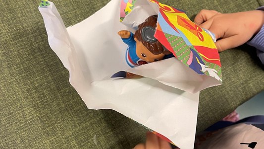 De peuters helpen Sinterklaas ๐๐ช