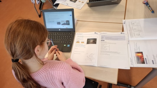 In de groepen 6 werken wij aan het thema “Aardse extremen”. 🌧️🌋
