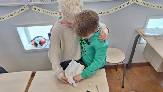 In de groepen 4 oefenen we op verschillende manieren met samenwerken. ๐ฅ