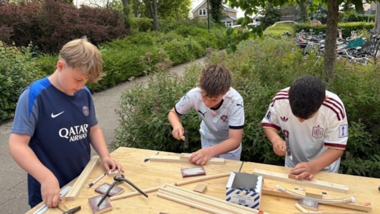 De groepen 7 kregen vorige week een workshop techniek van Espeq op school. 🪵🪚🔋📏