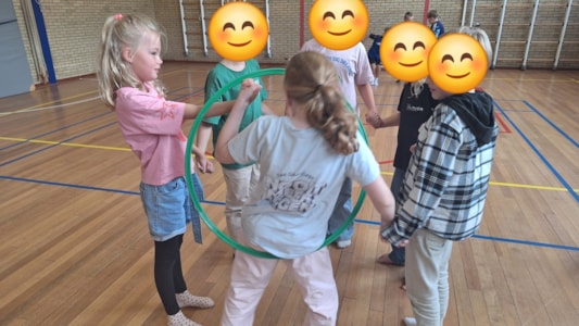 De kinderen uit groep 6 zijn momenteel met Hiro bezig met verschillende samenwerkingsspellen. 👥🤝🏻